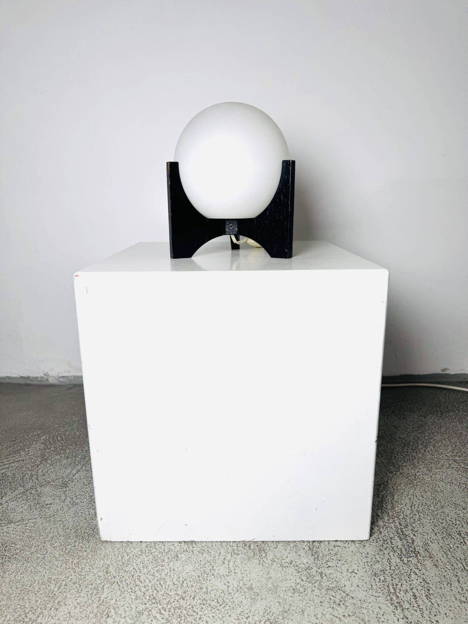 D-2022 Hokusai Table Lamp In Wenge Wood By Raak Amsterdam, The Netherlands 1960S