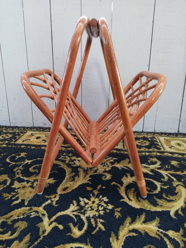 Porte revue vintage en rotin, tchèque