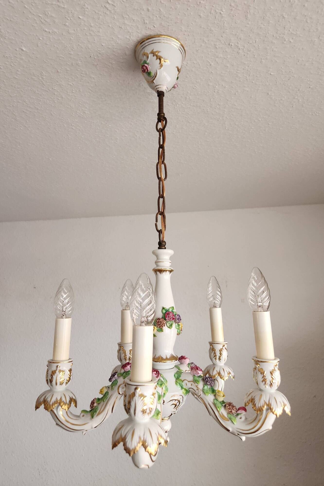 Handgeformt vergoldet vintage Porzellan Kronleuchter Capodimonte 1960er
