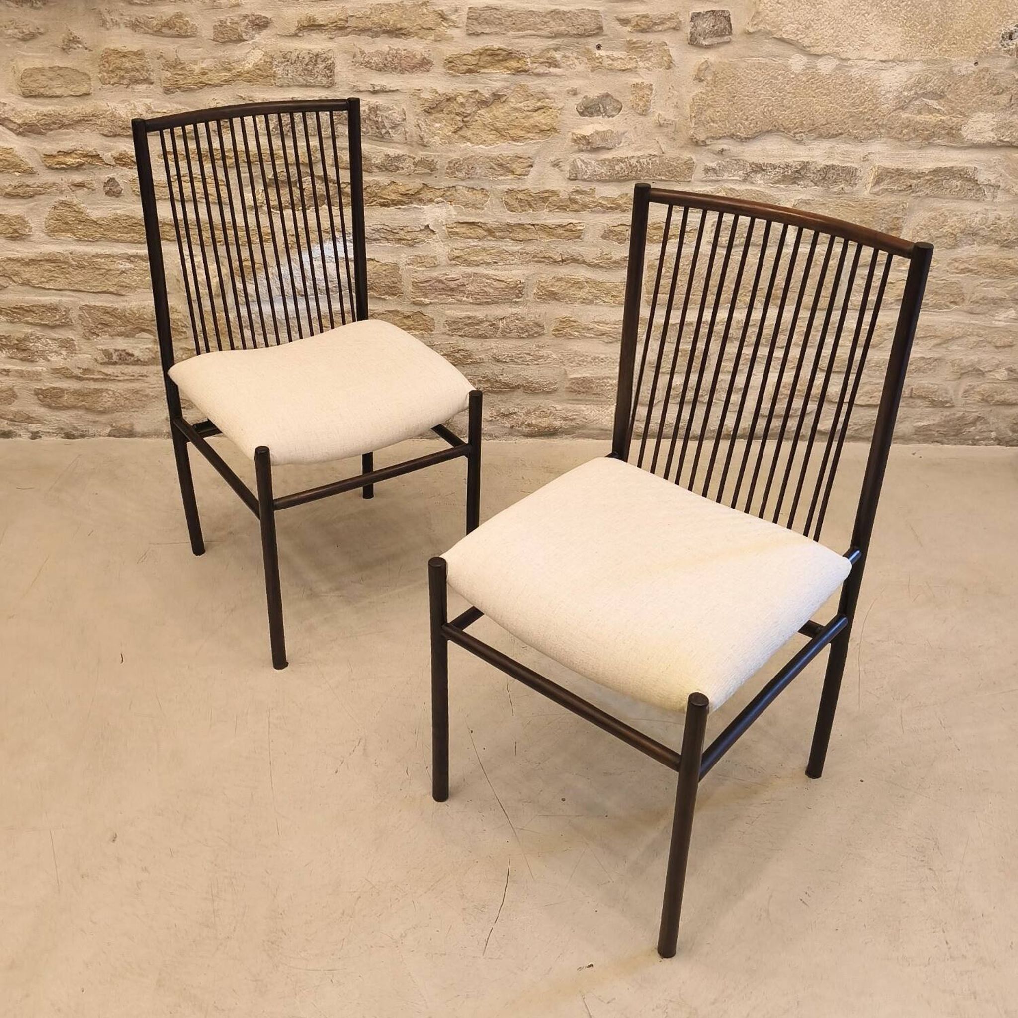 Pair of sculptural chairs, Brazilian design, Joaquim Tenreiro, 1950