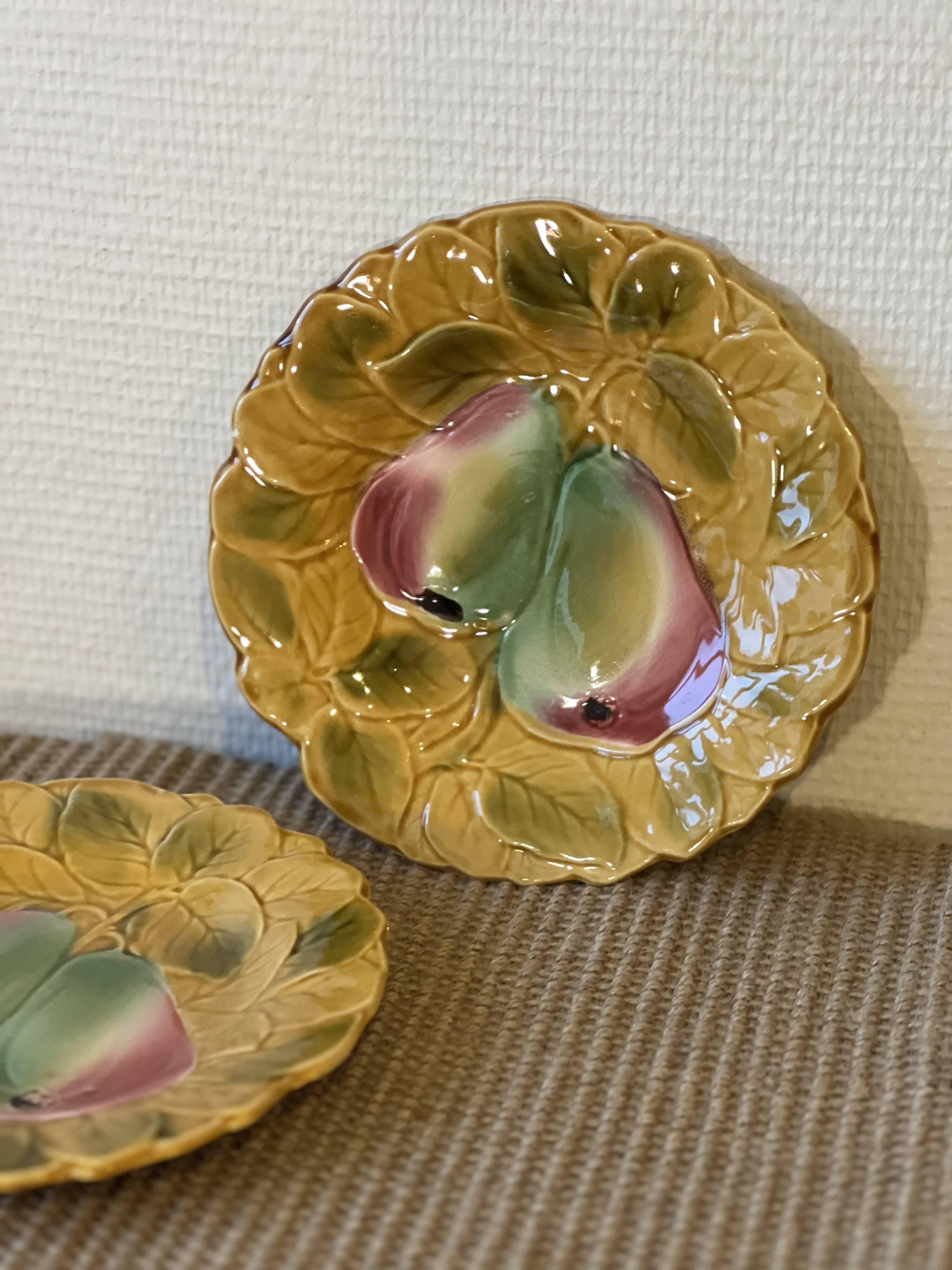 Set of 8 dessert plates in Sarreguemines slip