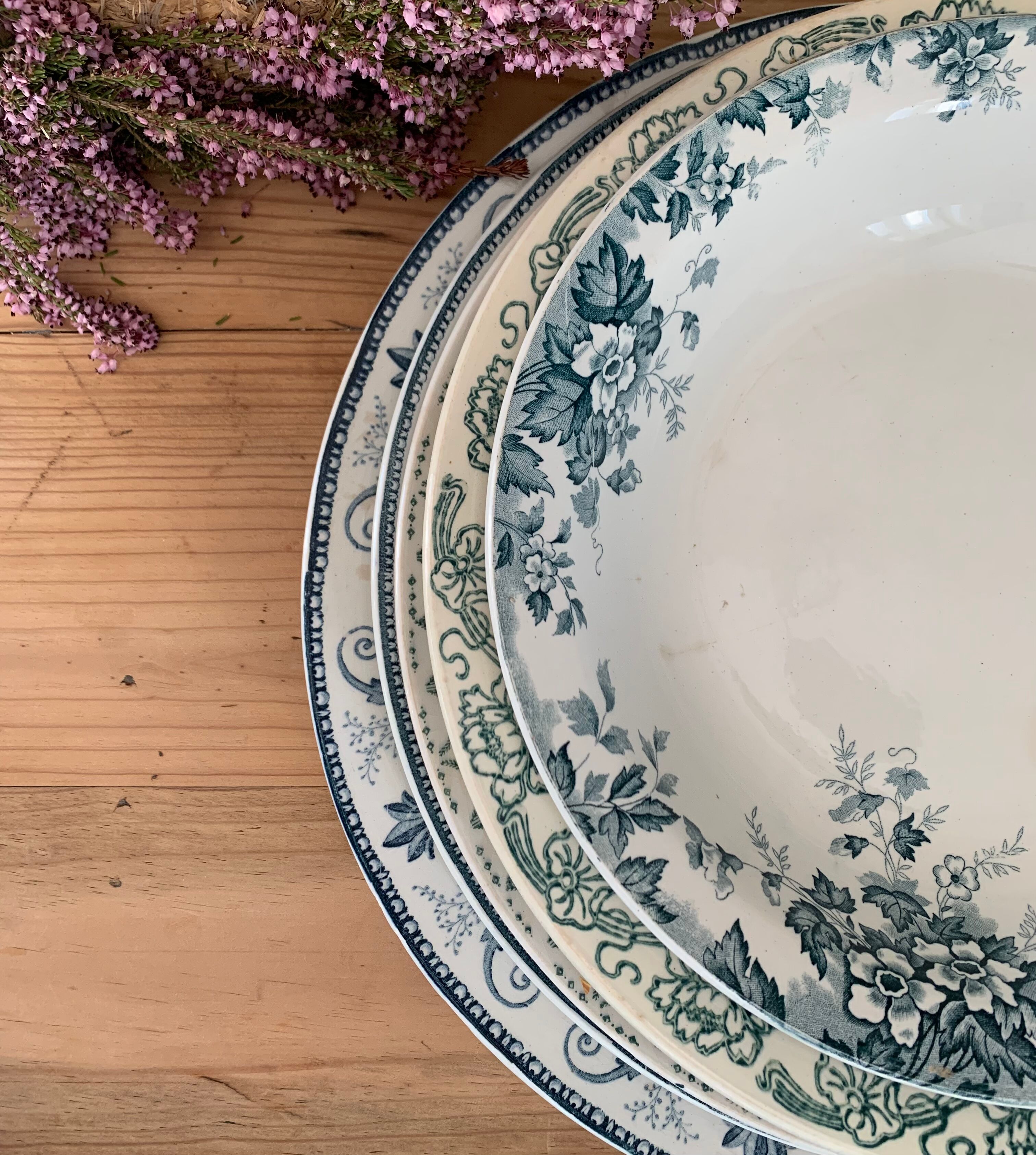 Round dish st Amand and Hamage "Marie-Louise"