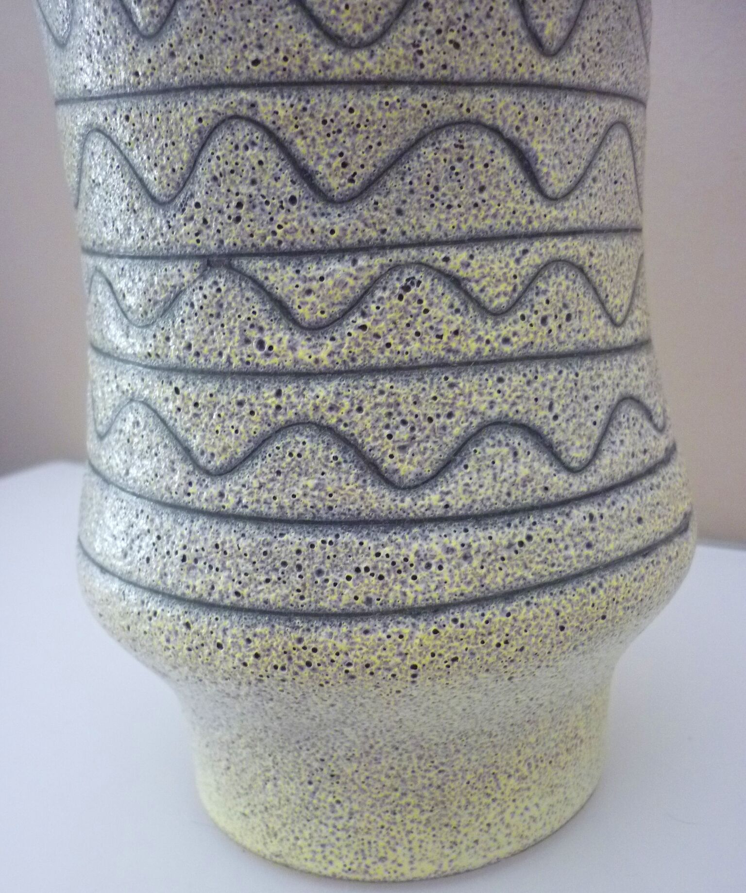 Vase céramique scarifié simpliste signé Jean Austruy, années 60/70, Vallauris
