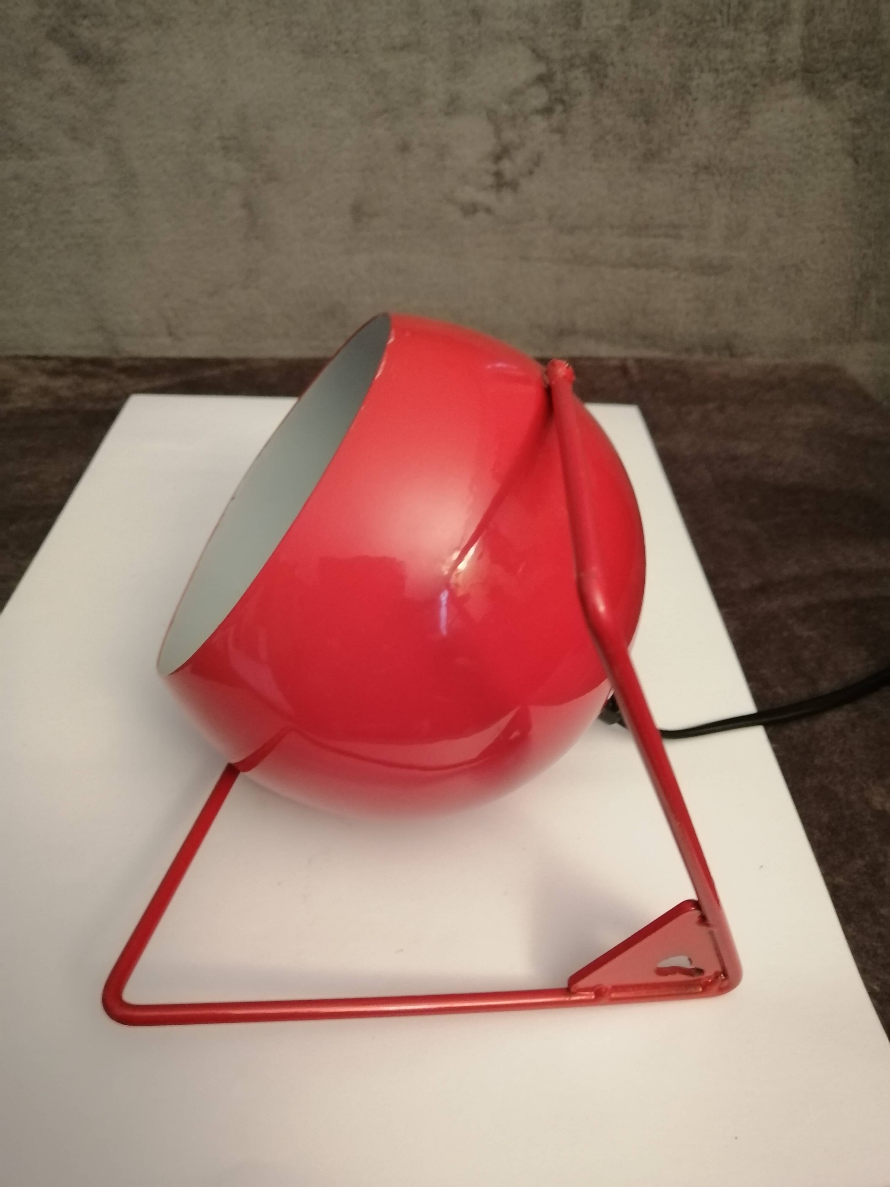 Table or wall lamp round in vintage red metal