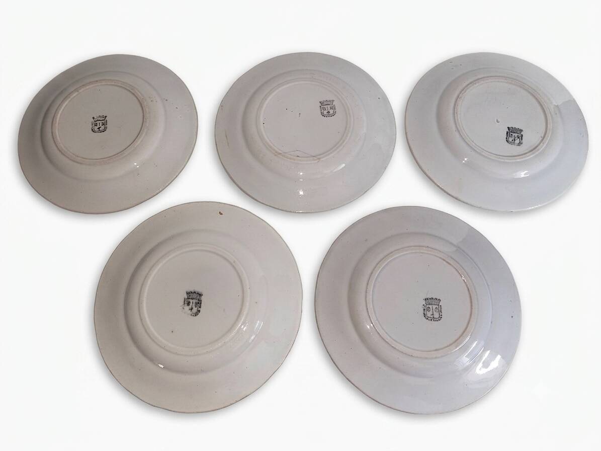 Set of 5 flat plates in antique earthenware – Saint-Amand – "Anemone"
