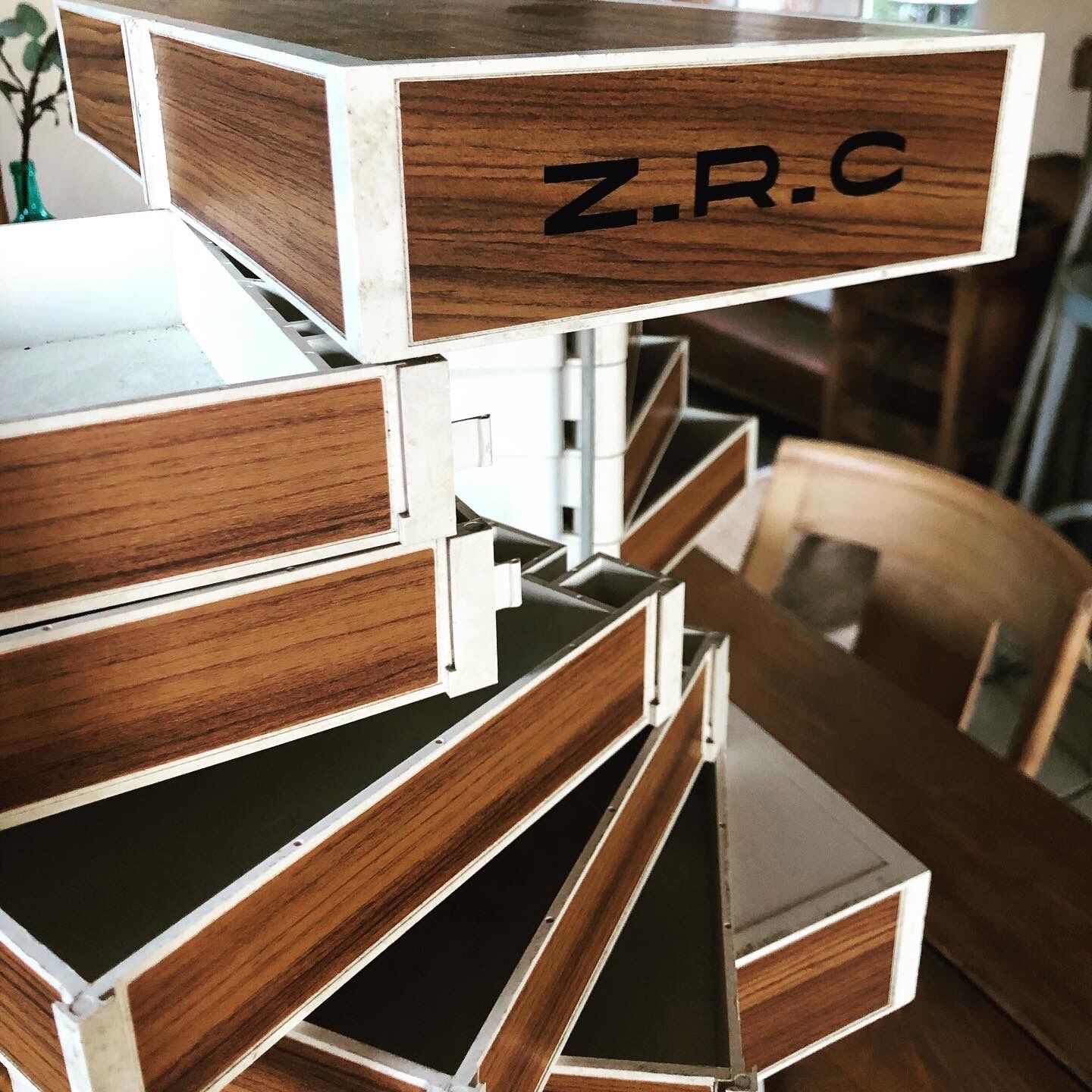 Box cabinet