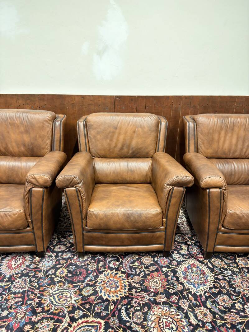 Ensemble de fauteuils Chesterfield anglais classiques
