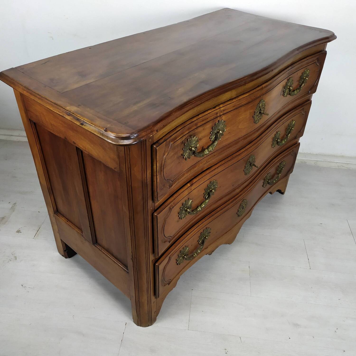 Commode lyonnaise noyer
