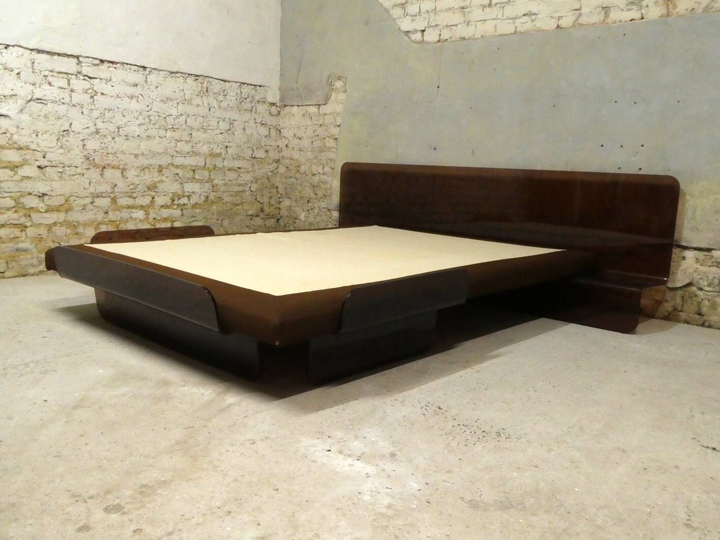 Plexiglass bed by Bernard Govin for Dunlopillo, 1970