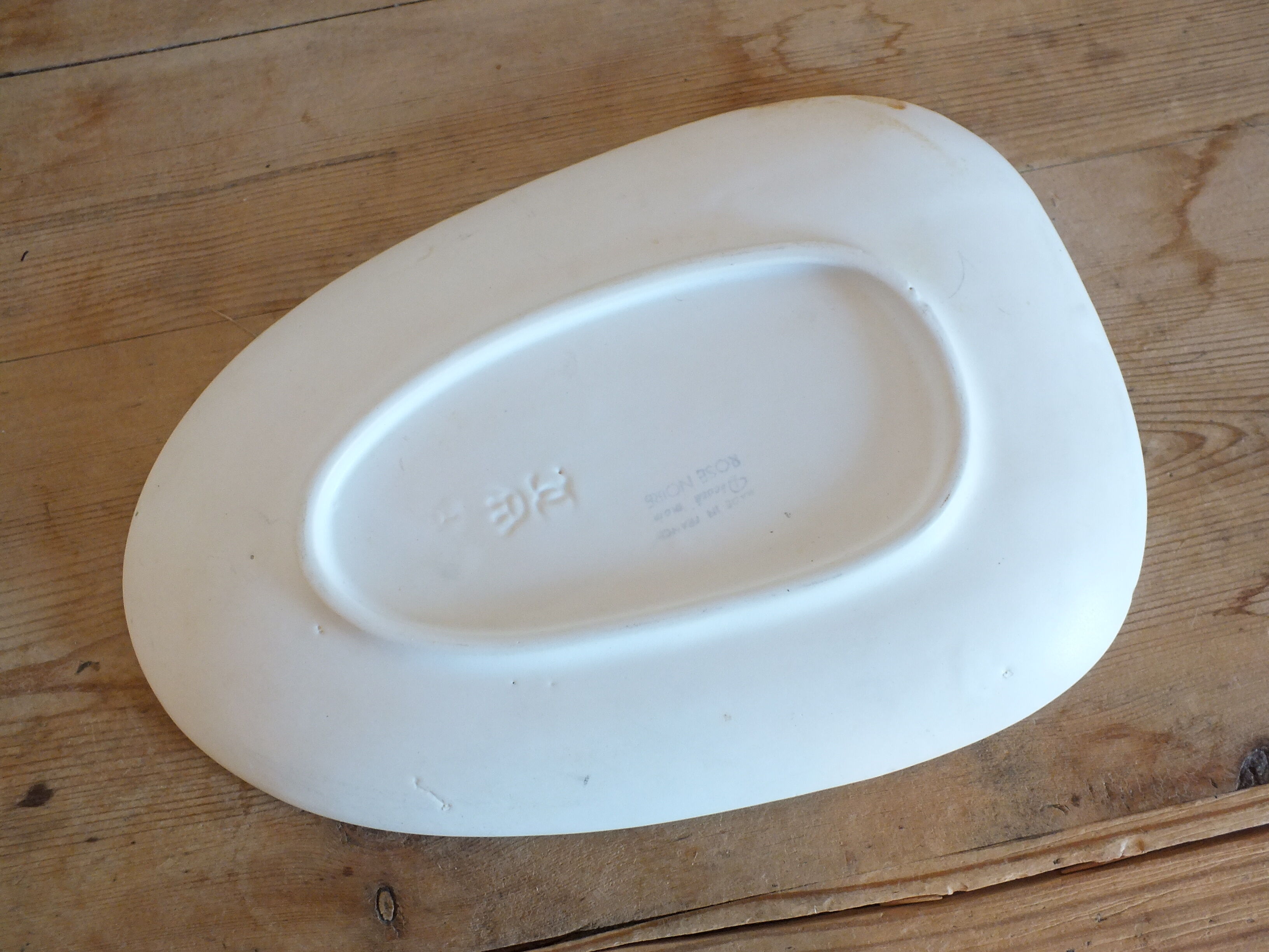 Ravier vintage forme libre Niderviller modèle rose noire