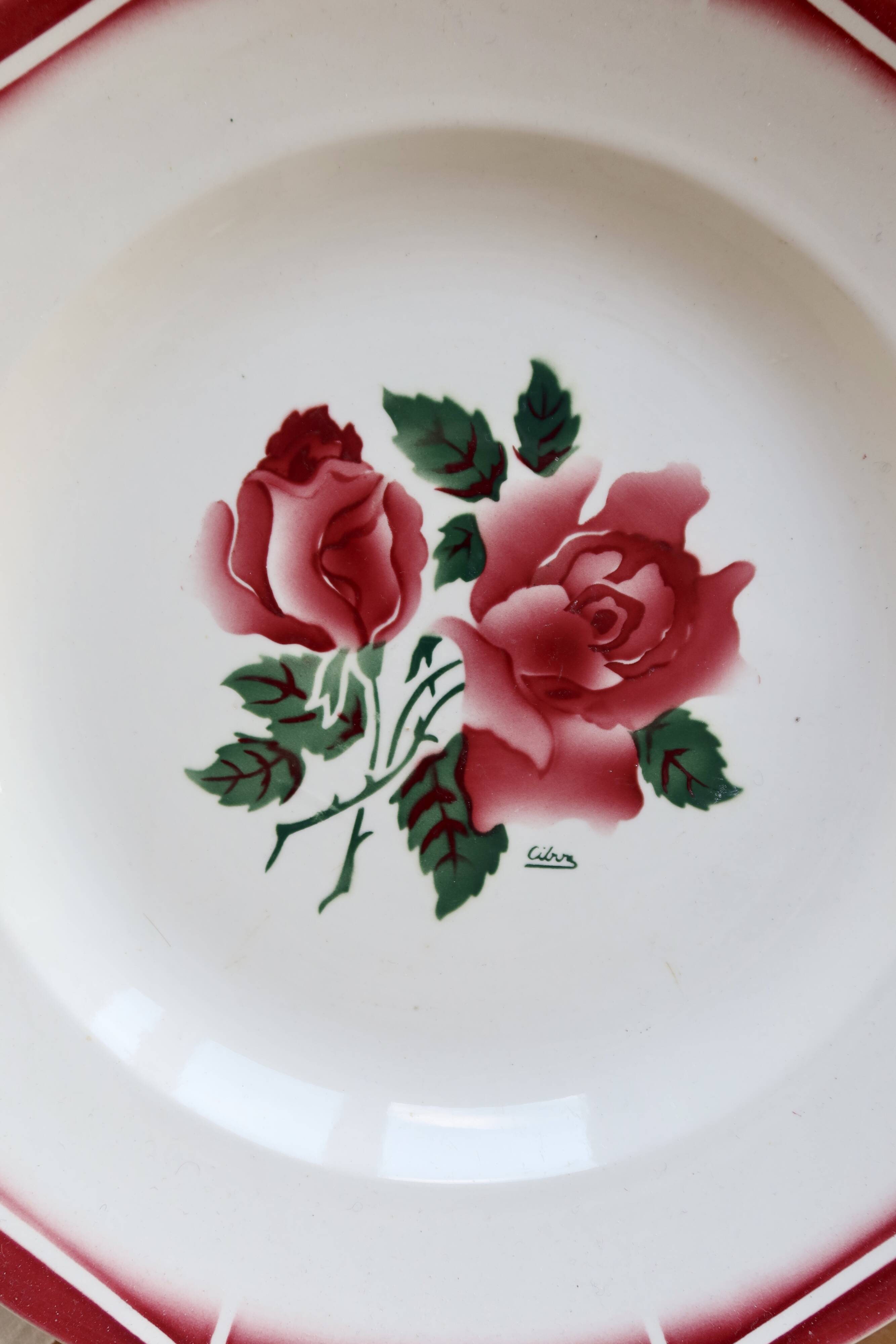 Round serving dish in Sarreguemines earthenware, Cibon model - Floral decoration.