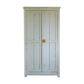 Parisian wardrobe colors soft blue patinated