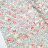 Tapis berbère marocain Boujaad coloré dimensions 2,37x1,59m