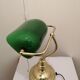 lampe de bureau en métal doré  avec verre en opaline orientable