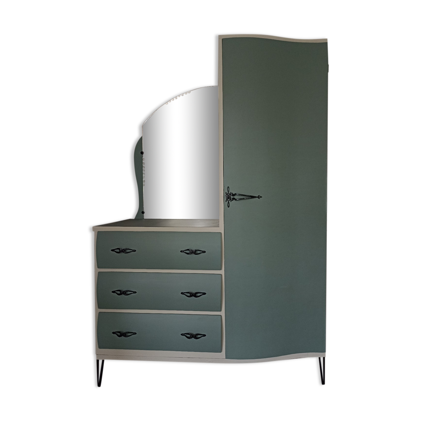 Asymmetrical chest of drawers