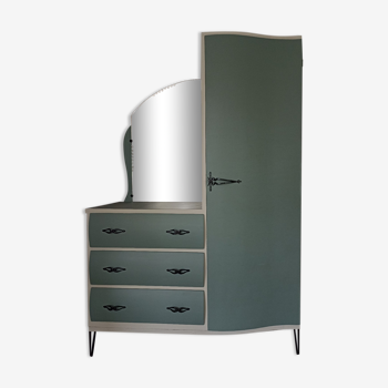 Asymmetrical chest of drawers
