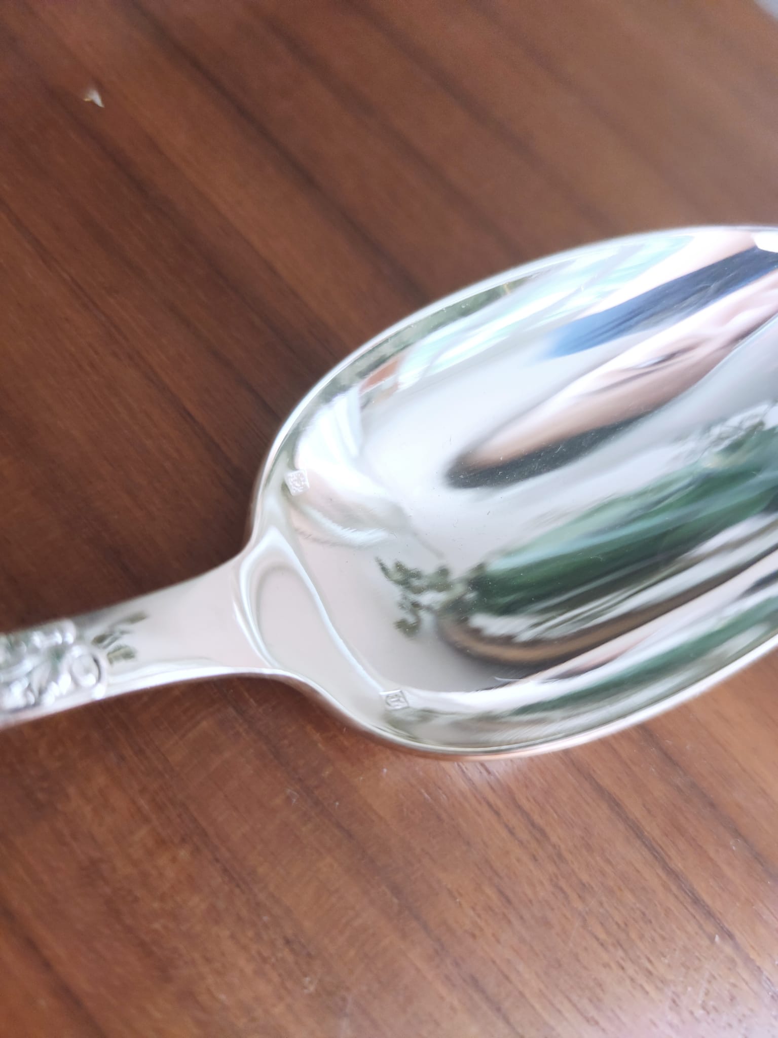 Silver metal housewife model Rocaille
