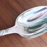 Silver metal housewife model Rocaille