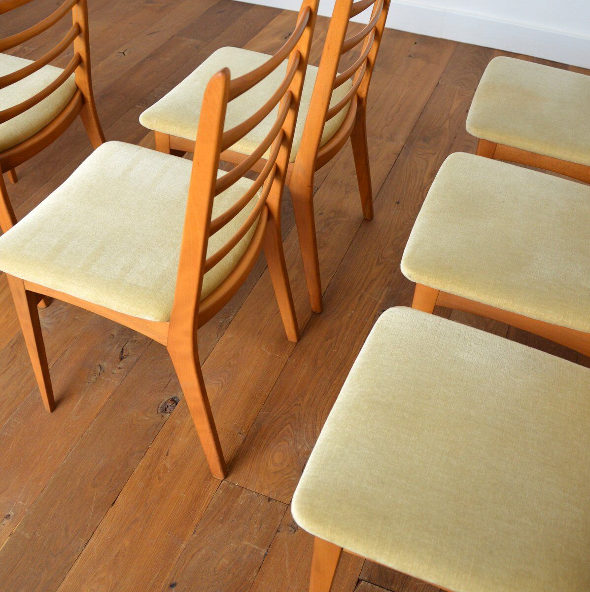 Suite of 6 vintage chairs 1960s