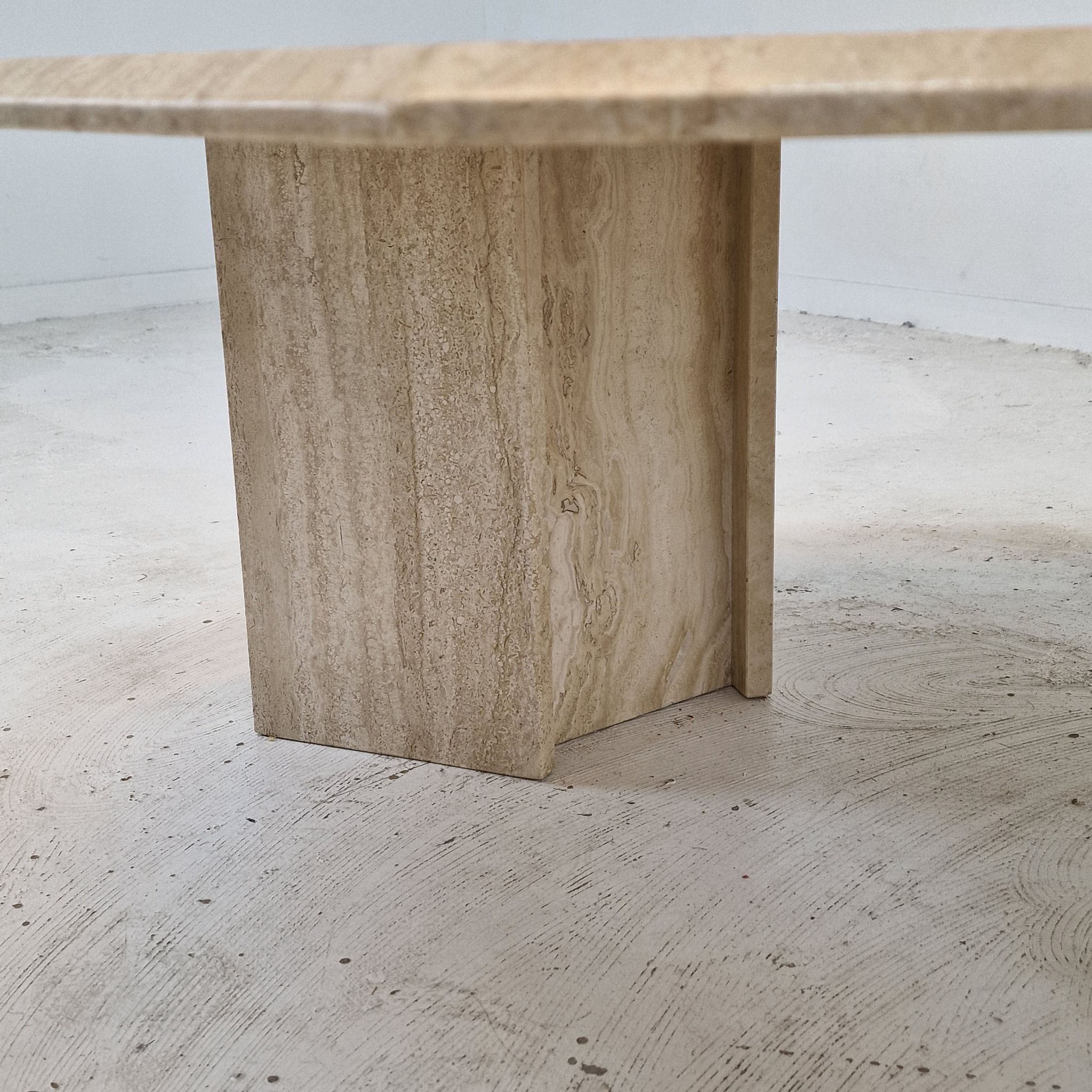 Table basse octogonale italienne en travertin, années 1980
