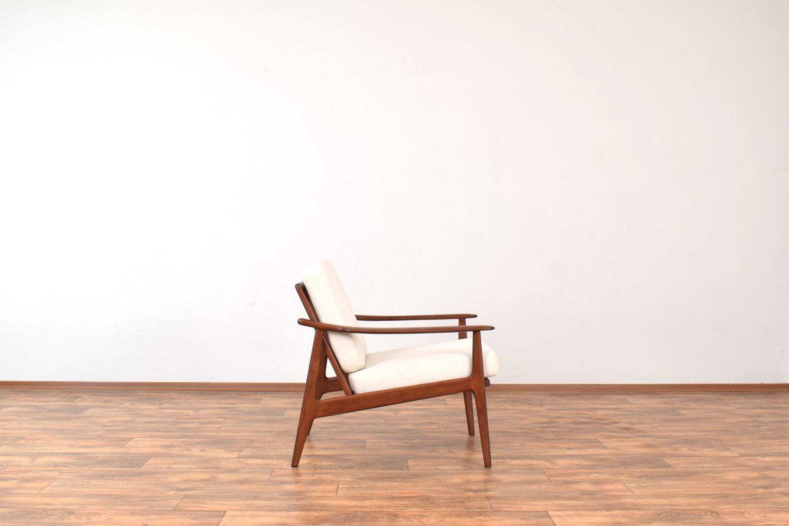 Mid-Century Danish Wood & Linen Lounge Chairs, Set of 2, 1960s.