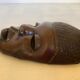 Masque africain en bois massif