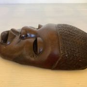 Masque africain en bois massif