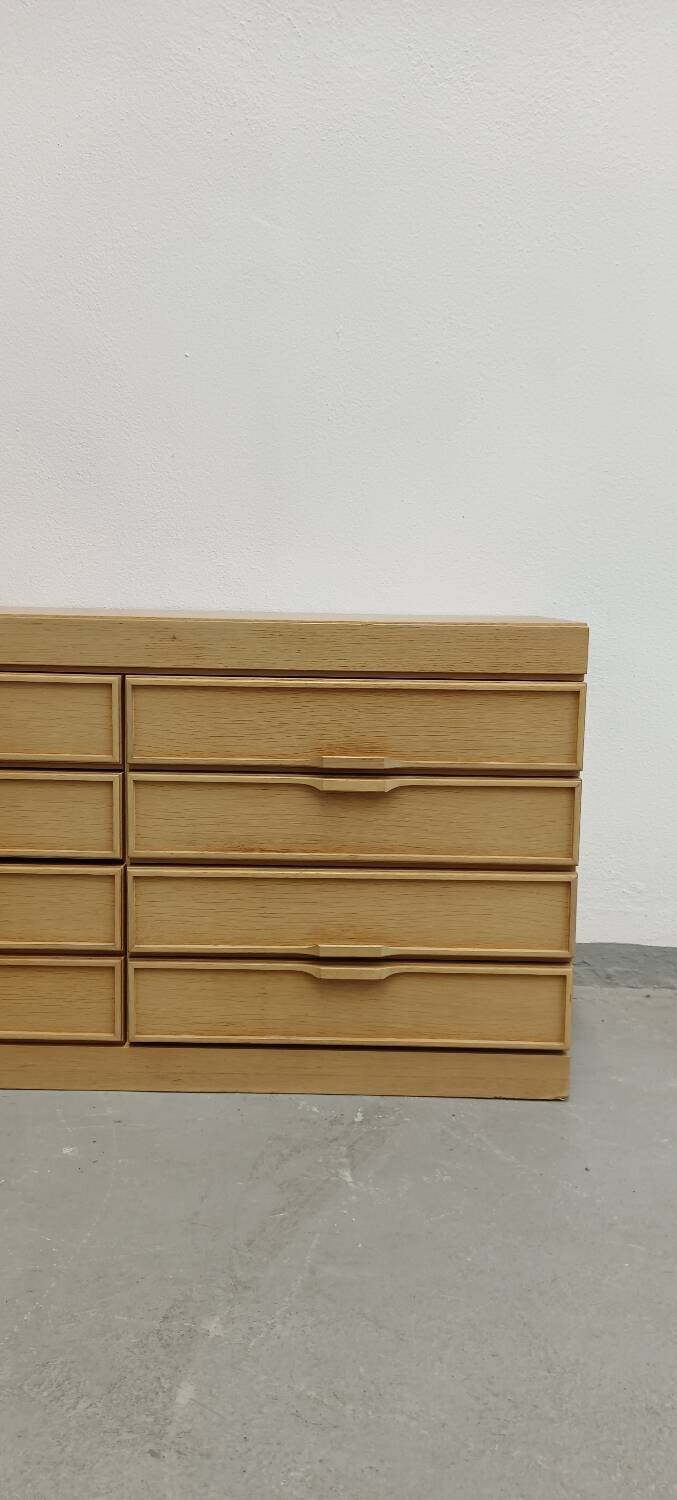 Chest of drawers with 8 drawers