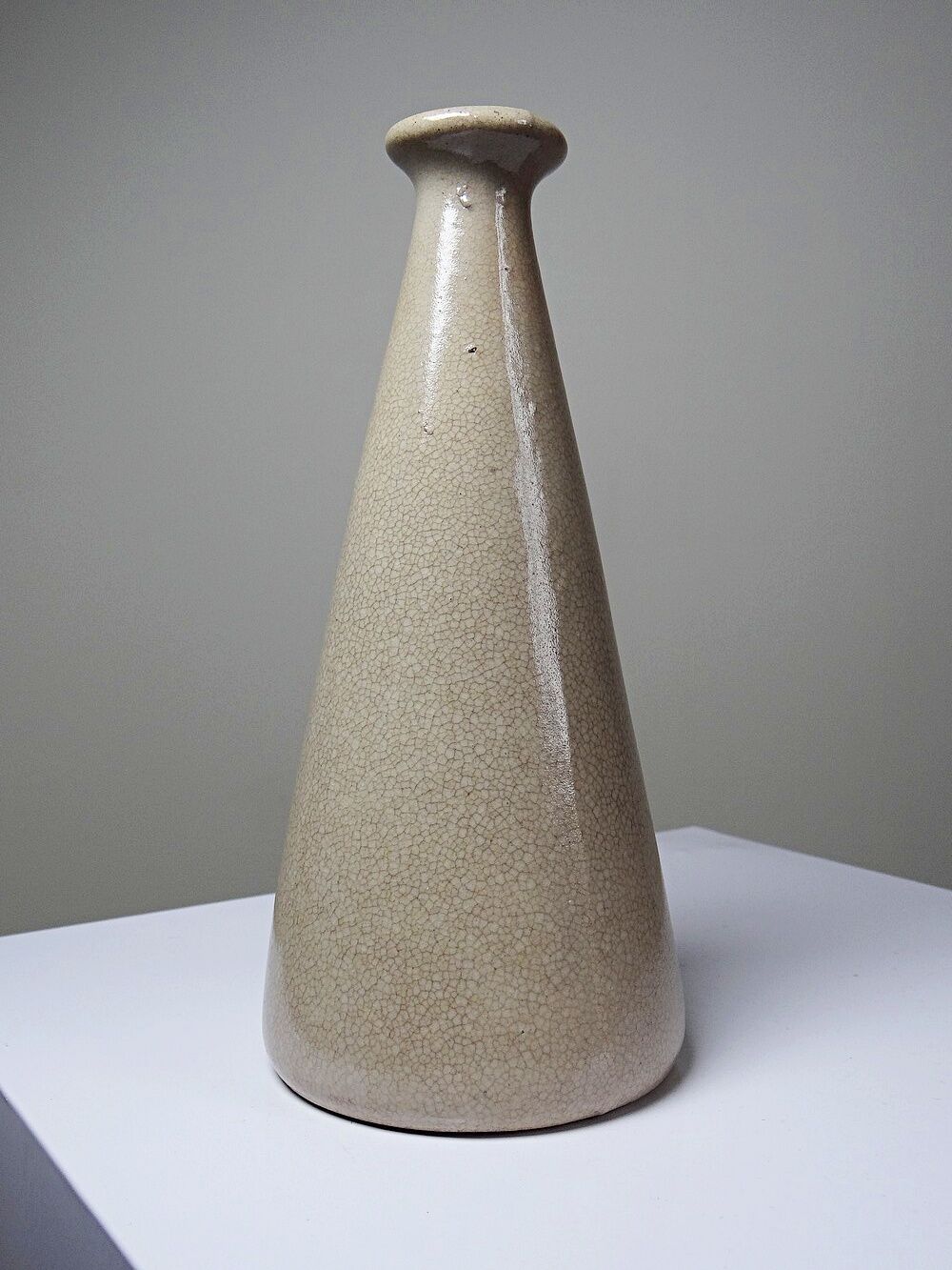 Art Deco conical vase in crackled beige earthenware, circa 1930-1950.