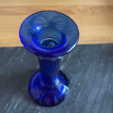 Bougeoir en verre bleu