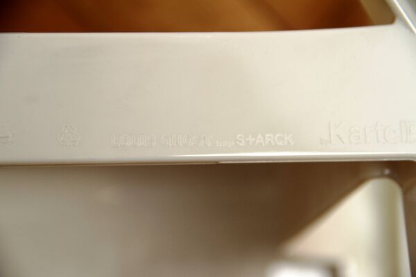 Chaise Louis Ghost, Philippe Starck