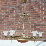 Grand lustre en laiton, Europe occidentale, milieu du XXe siècle.