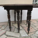 Antique table with 2 flaps