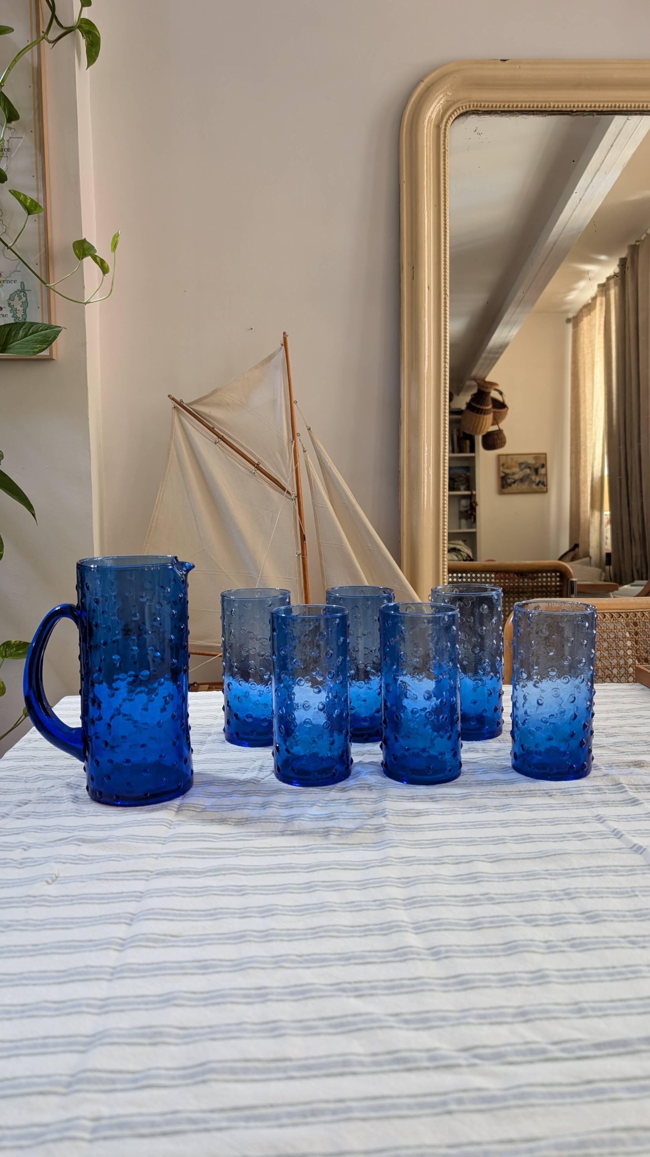 Service of blue blown glass lemonade, dotted pattern.