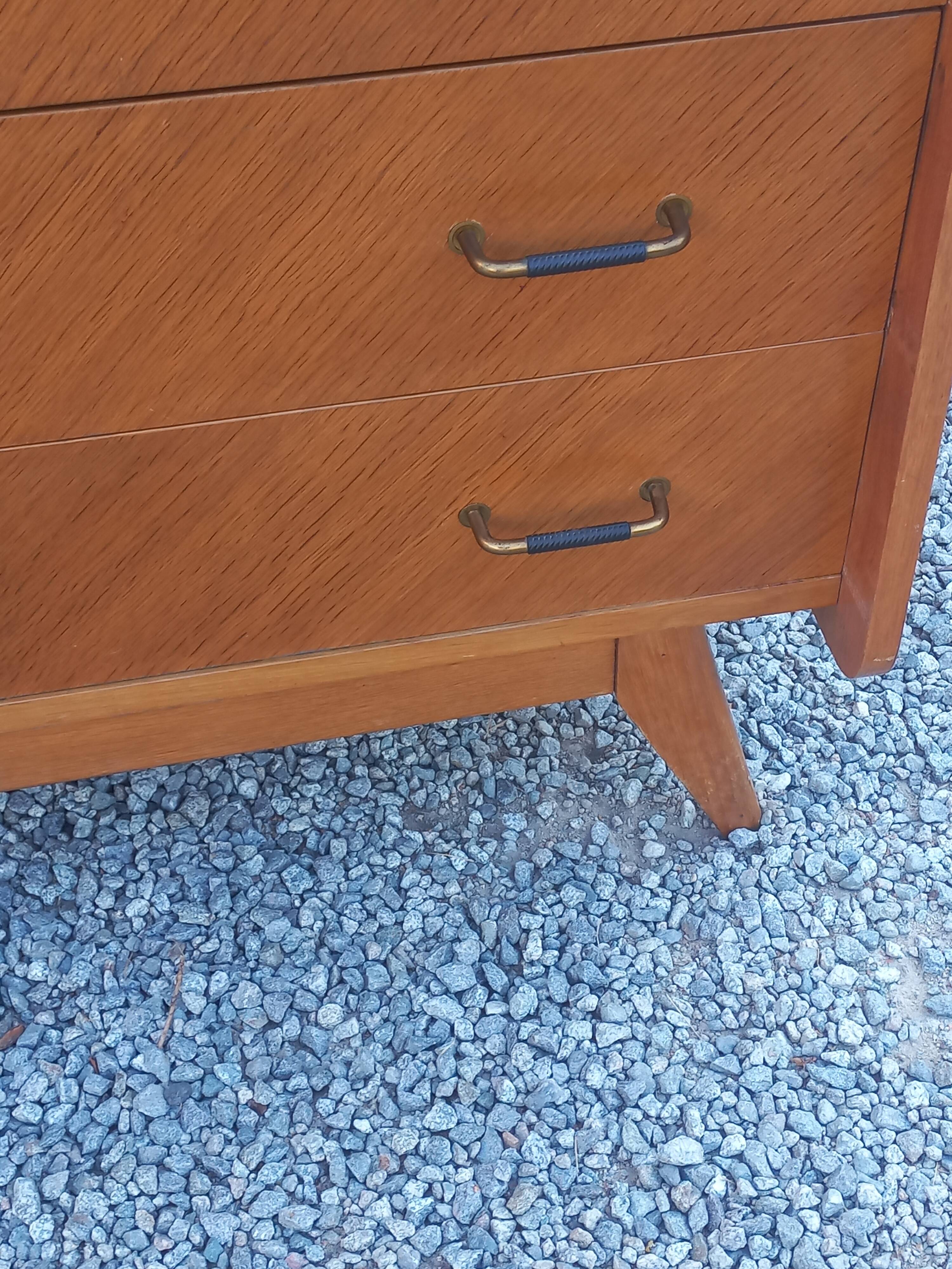Commode vintage en chêne blond pieds compas 4 tiroirs 1950