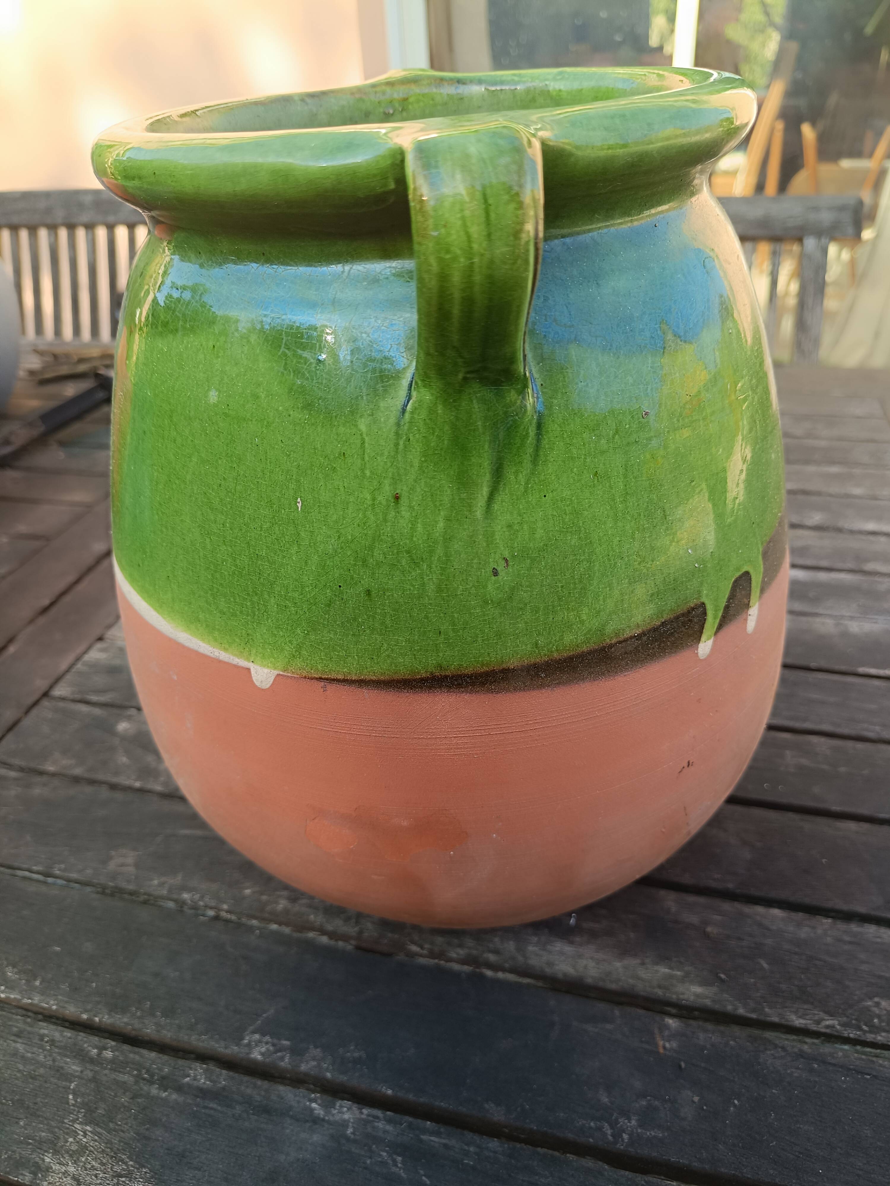 Mediterranean pot in green half-glazed terracotta.