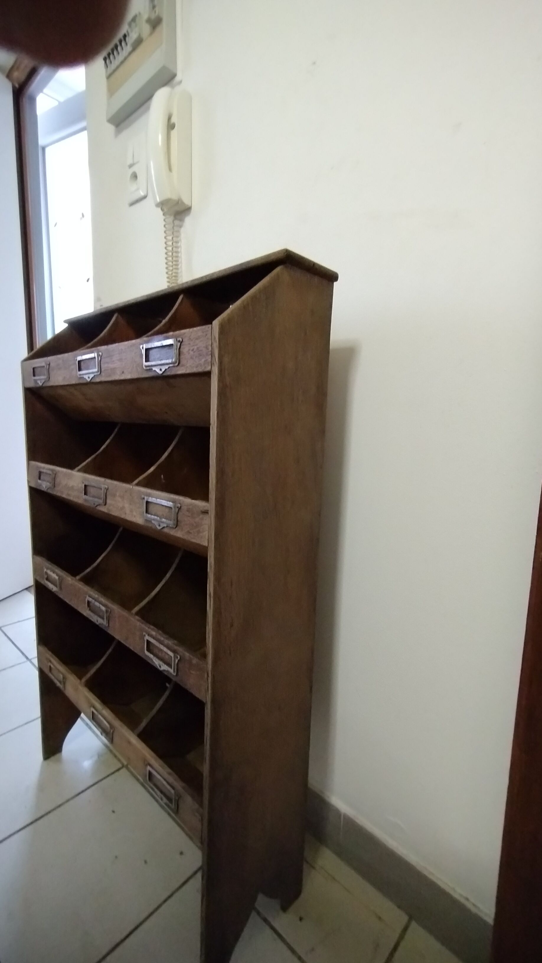 Trade cabinet cabinet