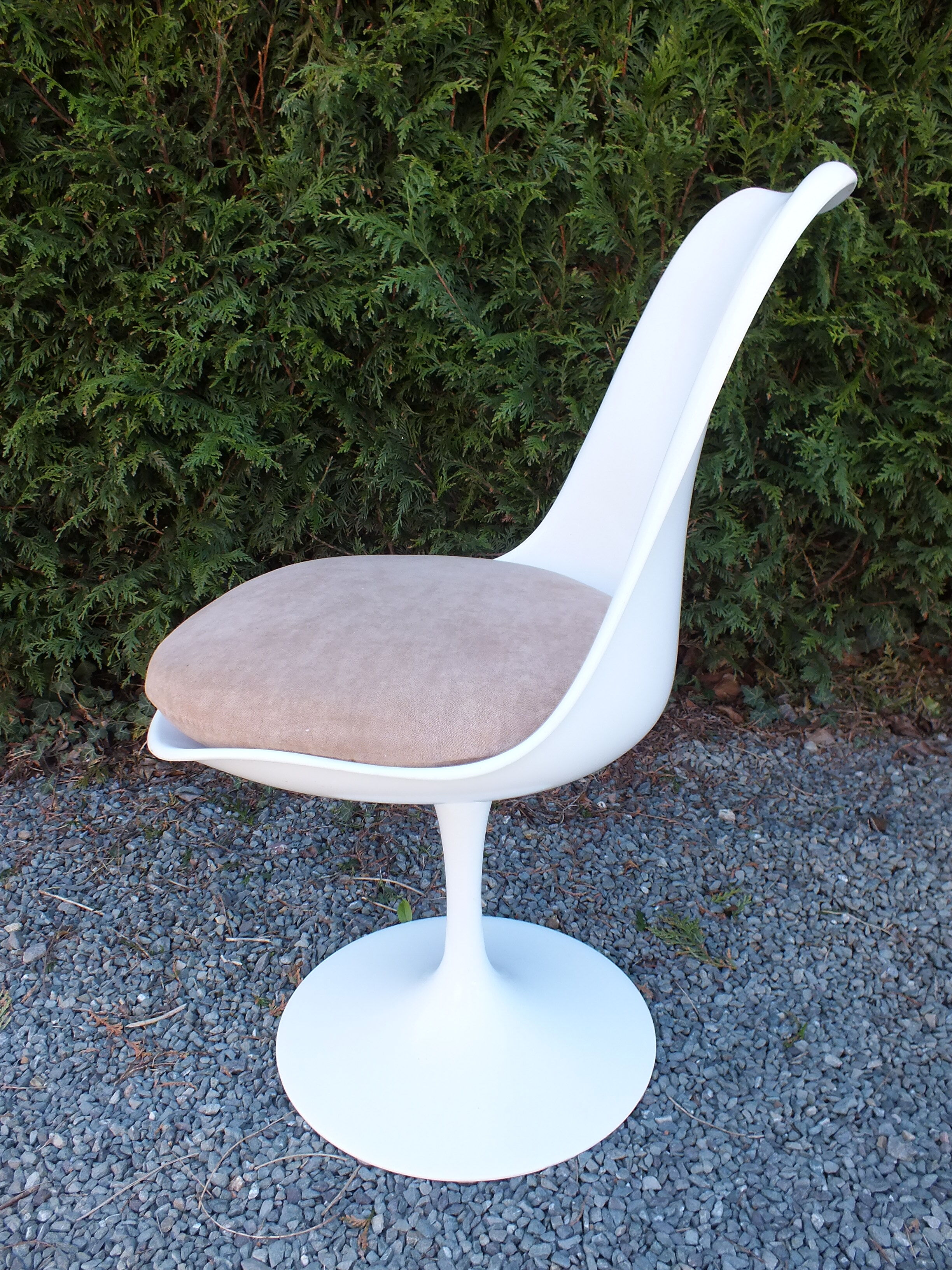 Tulip Chair Knoll International Design Saarinen