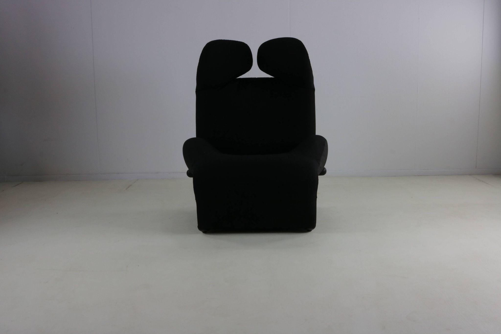 Eighties design easy chair / chaise-longue by Toshiyuki Kita for Cassina