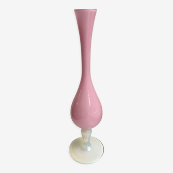 Vase en opaline rose années 50