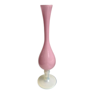 Vase en opaline rose années 50