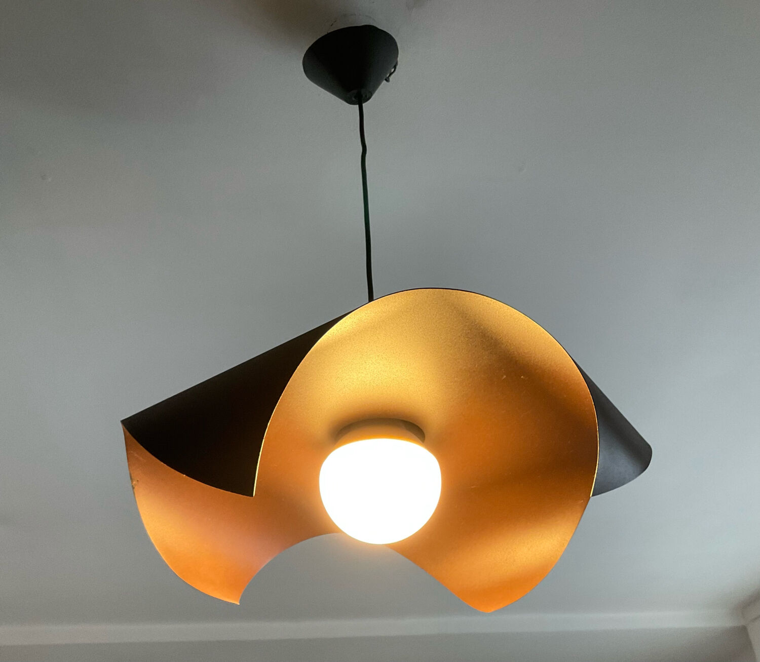 Design suspension in folded metal