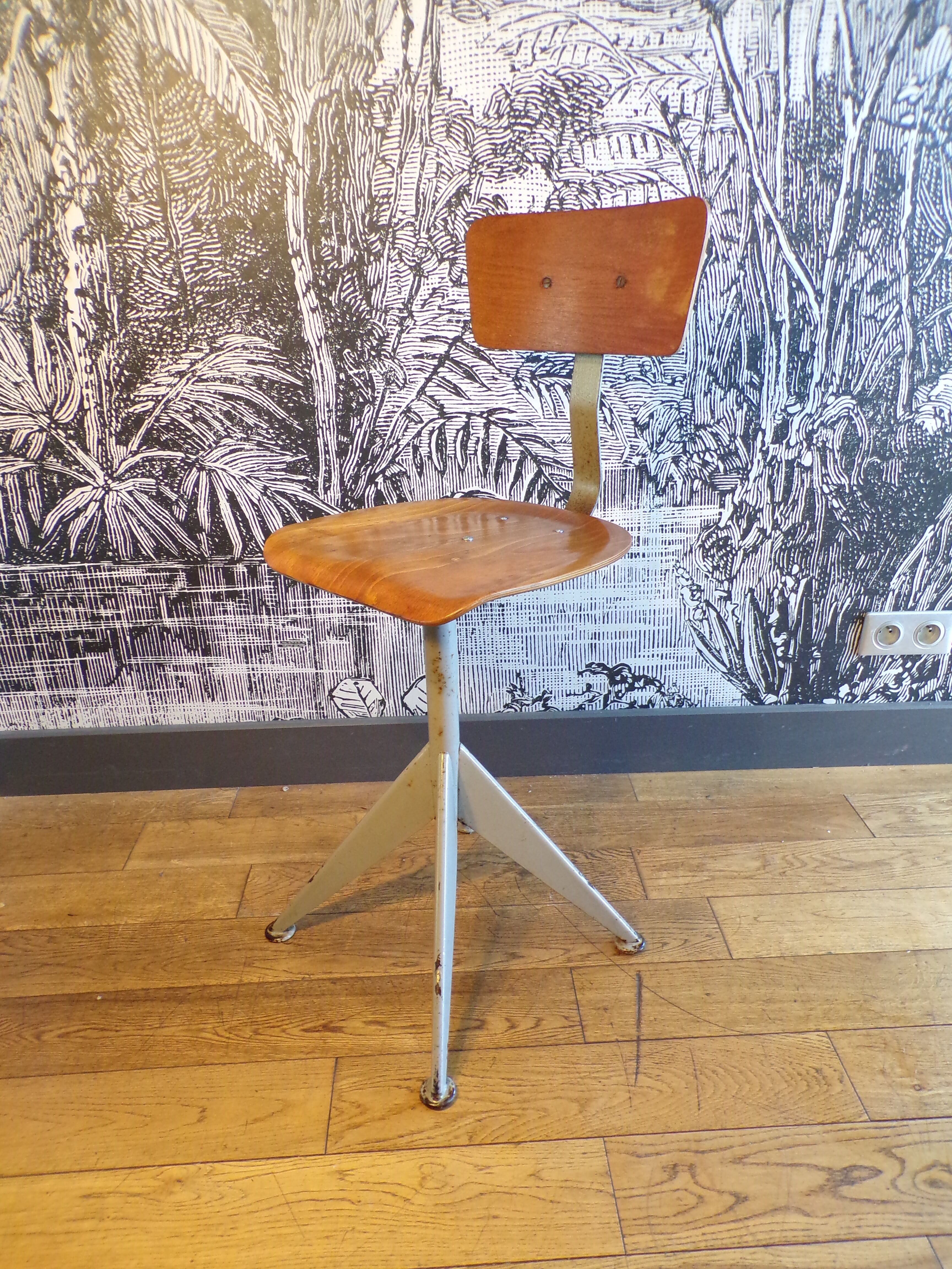 Screw workshop chair