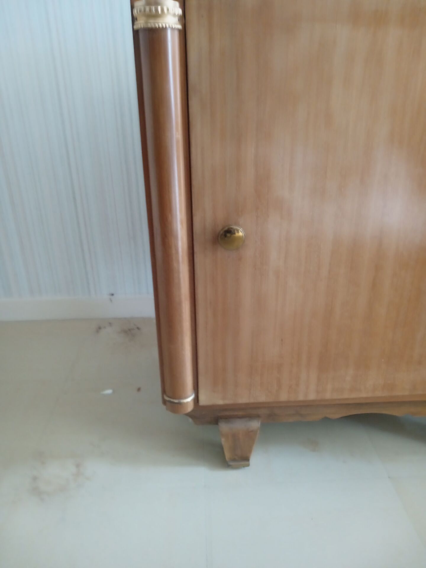 Furniture with 1 door