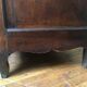 Commode en noyer lyonnaise Louis XV d'époque du 18ème