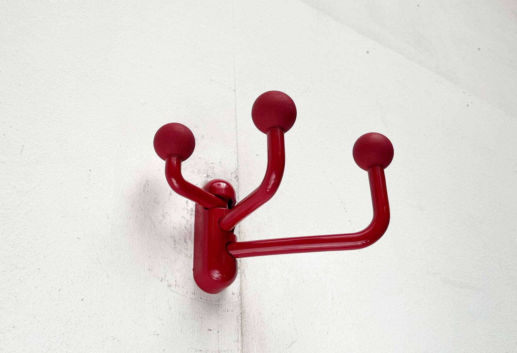 Postmodern Italian folding coat rack by Patrizia Angeloni for Confalonieri, 1980s.