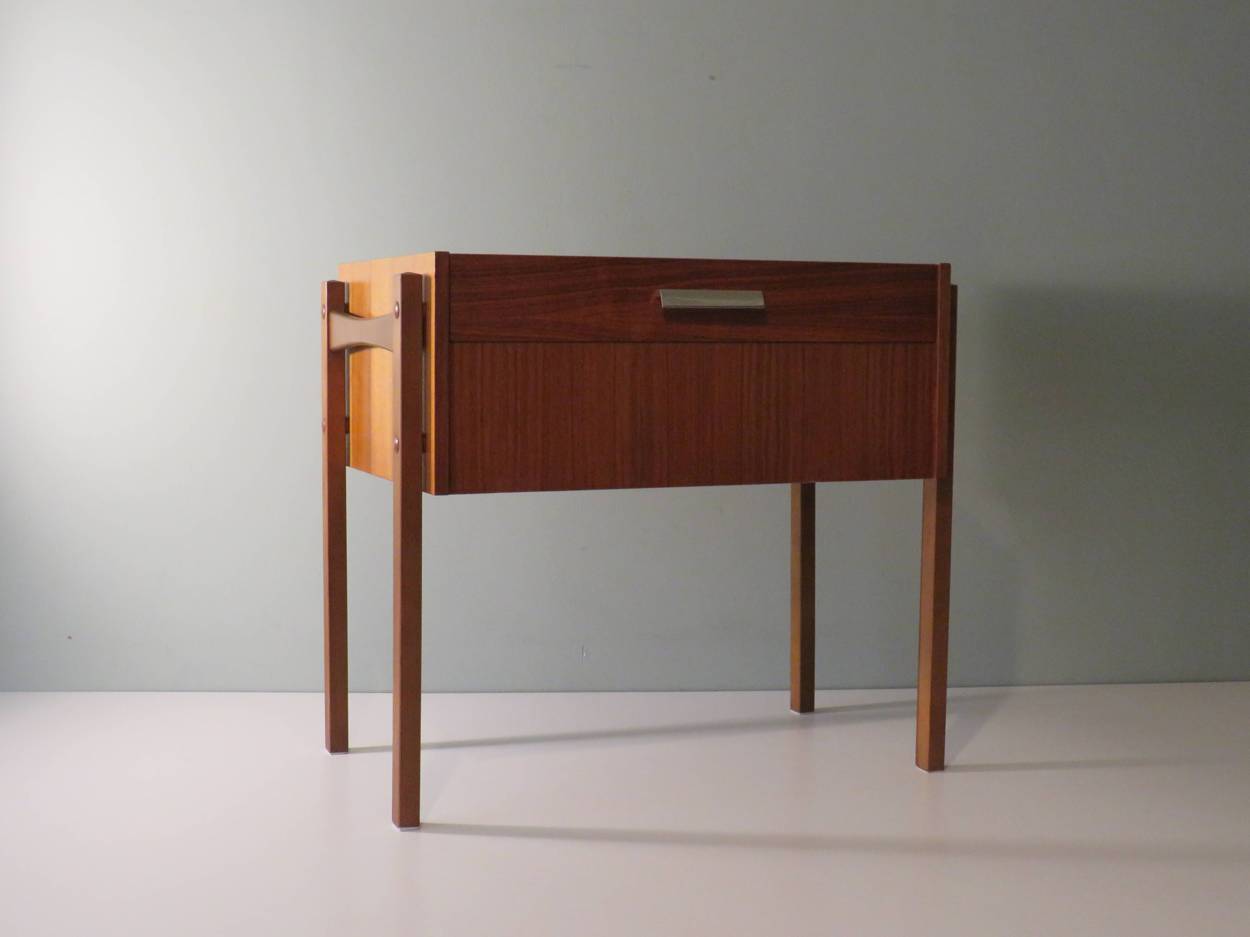 Meuble à couture vintage, Scandinavie 1970