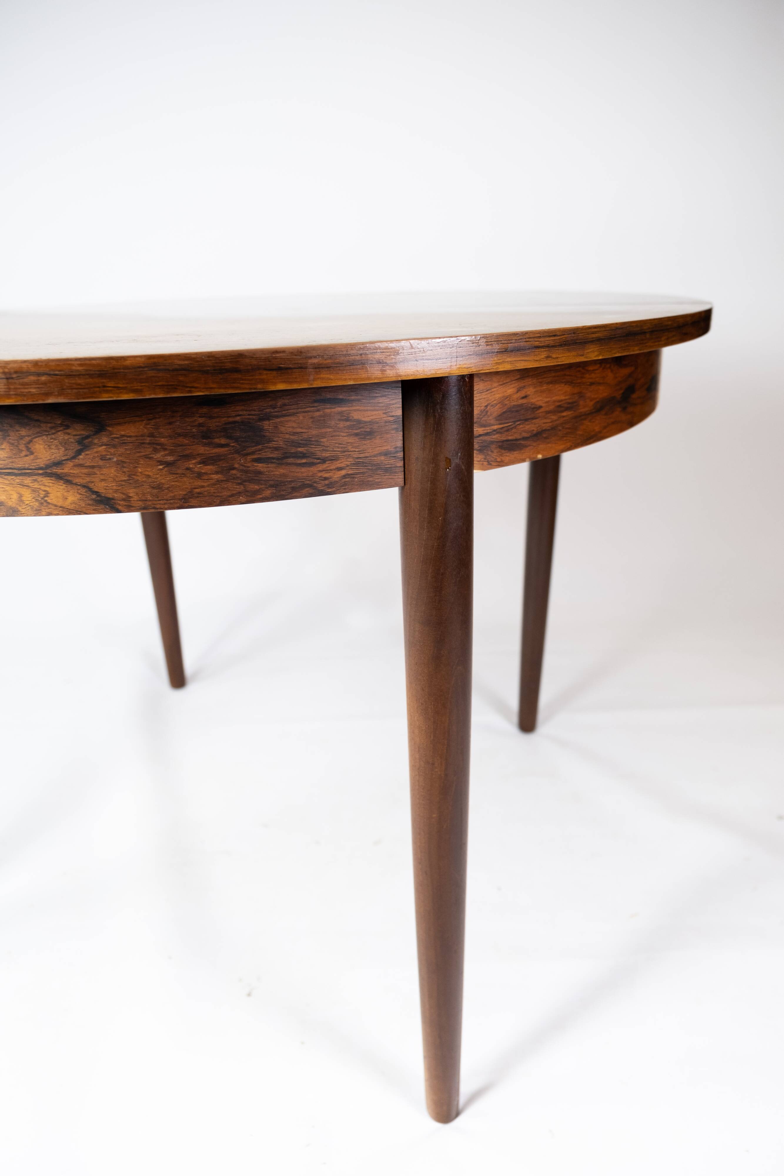 Dining table in rosewood of danish design from the 1960s