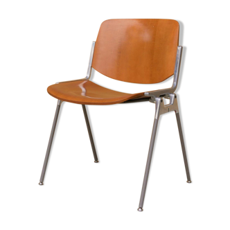 "DSC 106" chair by Giancarlo Piretti for Castelli editions