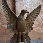 Miroir style Empire à l’aigle en bois sculpté et polychromé – fin XIXᵉ